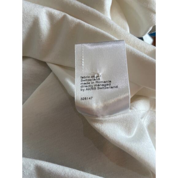 AKRIS Punto Ivory Keyhole Cutout Tee T-Shirt Top Size 6 MINIMALIST LUXURY CASUAL - Picture 10 of 10